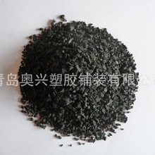 男子边走边低头看手机 误入叉车盲区惨遭碾压 网友：这就是拿命在玩