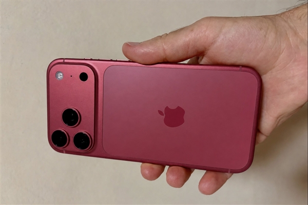 岳云鹏主演 苹果隐私广告引发热议 网友：iPhone 18 Pro图纸你都看不住
